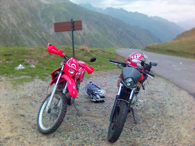 Les deux moto en haut du Glandon
