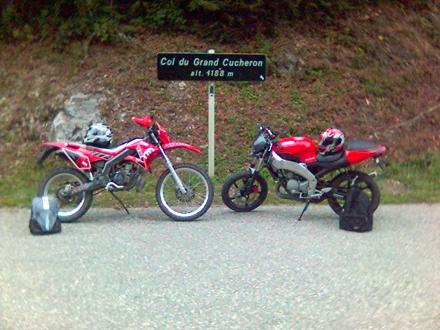 Les deux motos en haut du Cucheron